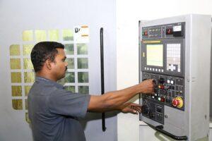 worker 860910 340 plant