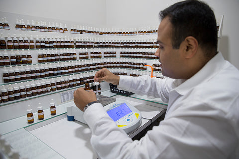 https://cdn.shopify.com/s/files/1/0256/3729/0031/files/Rajiv_Sheth_in_the_Lab_large.jpg?v=1596524342